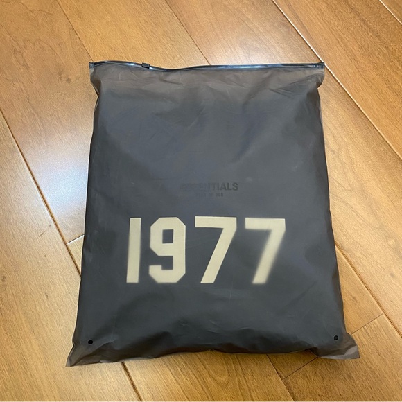 Essentials iron Black Hoodie with 1977 - Picture 7 of 7